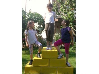 CUBOTTO IMPILABILE IN PLASTICA ESTREMAMENTE VERSATILE